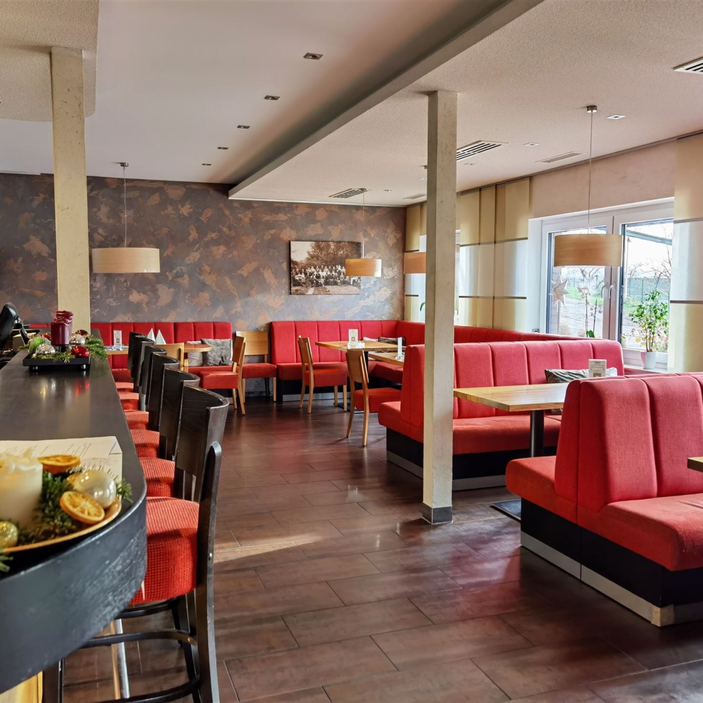 Restaurant vorn mit Tresen