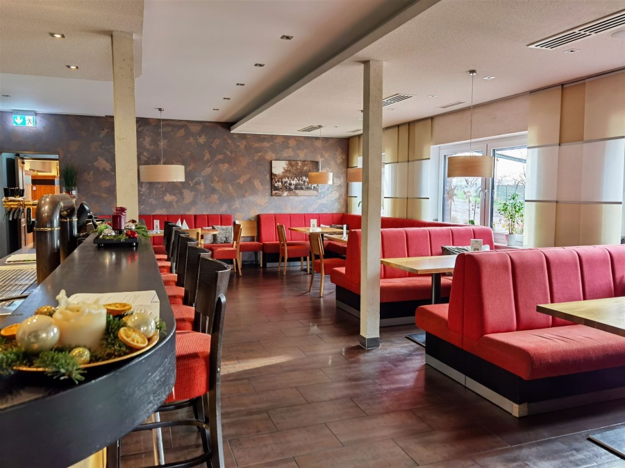 Restaurant vorn mit Tresen